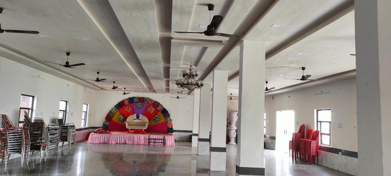 Hotel Yoran Inn&Restaurant By WB Inn Sadabad Bagian luar foto